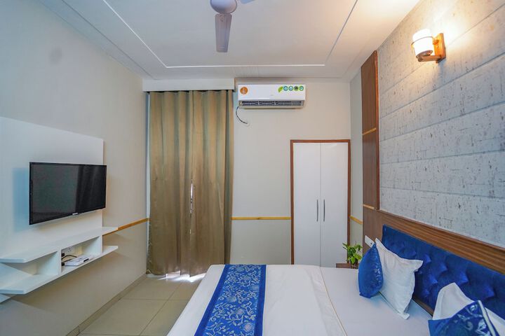 Room 10 of 31