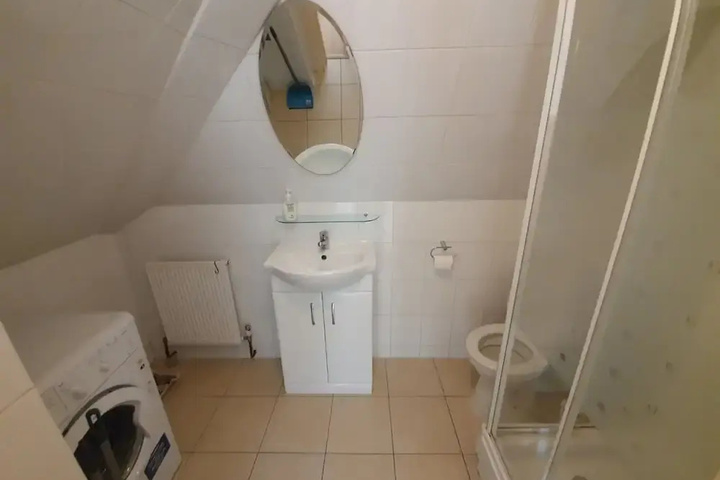 Room 4 of 12