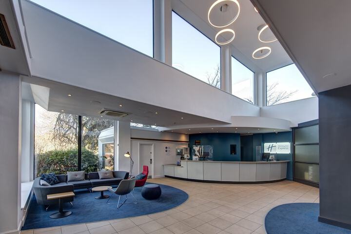 Entrance & Lobby