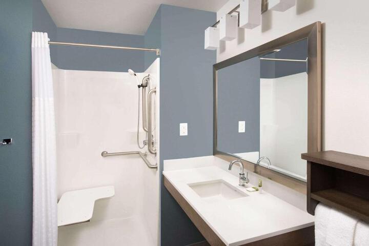 Standard Double Room (4 of 5)