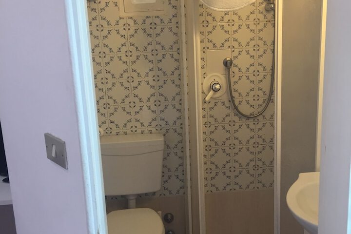 Room 10 of 15