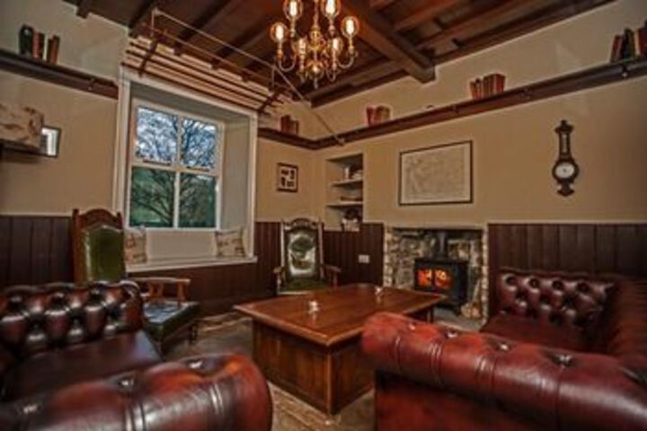 Lounge 46 of 56