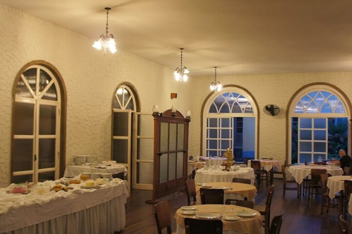 Dining 29 of 49