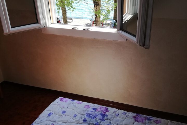 Room 4 of 38