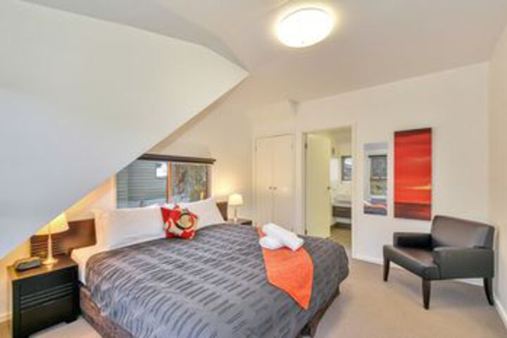 Room 6 of 24