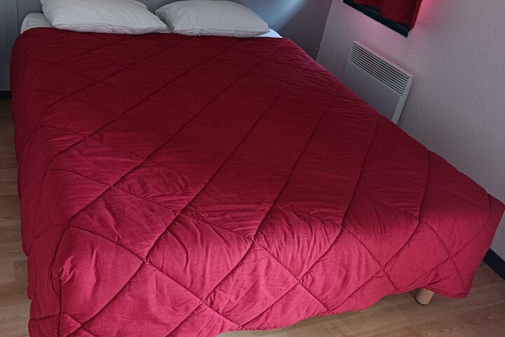Room 10 of 32