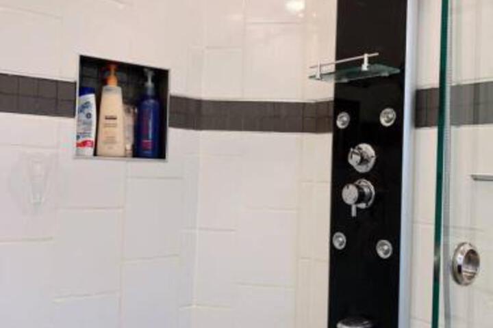 Nice Rooms With Private Bath in Mid Town Toronto