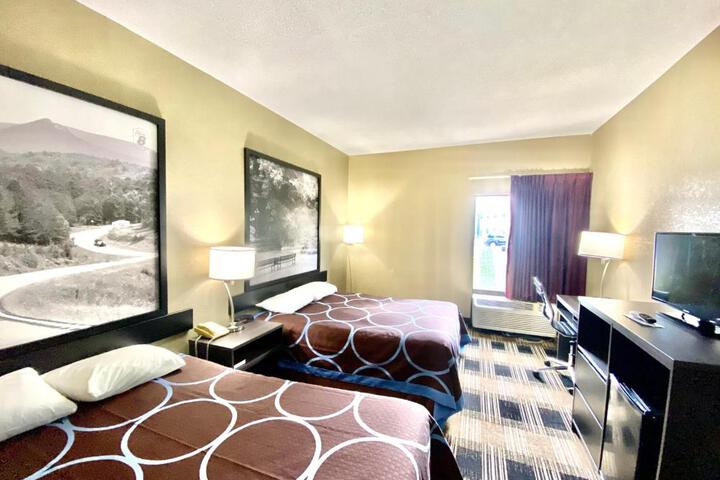 2 Queen Beds (1 of 4)