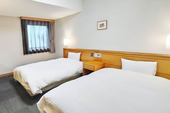 Room 8 of 29
