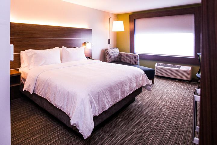 Standard Room, King or Two Doubles (2 of 2)