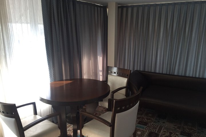 Room 4 of 37
