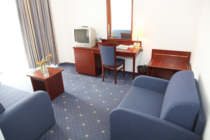 Room 9 of 17