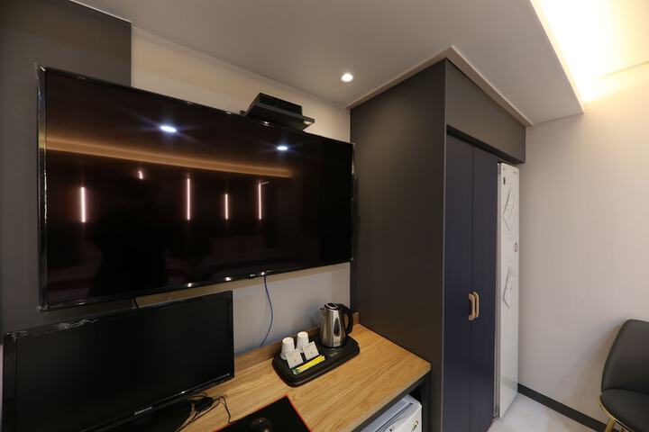 Room 30 of 100