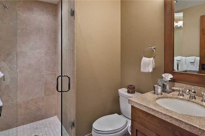 Room 18 of 25