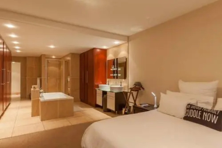 Room 4 of 17