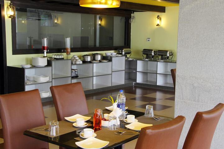 Dining Photos