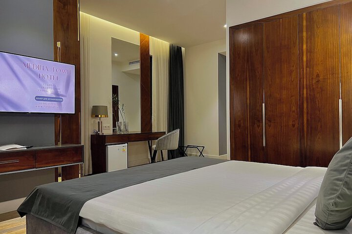 Room 16 of 38