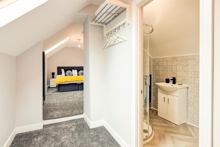 Room 32 of 62