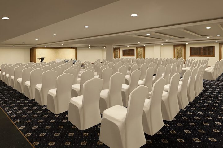 Ballroom/Hall 83 of 117
