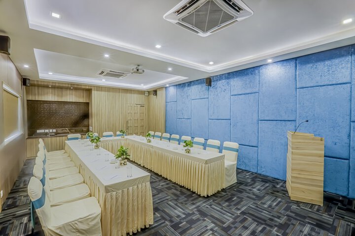 Business Center 33 of 44