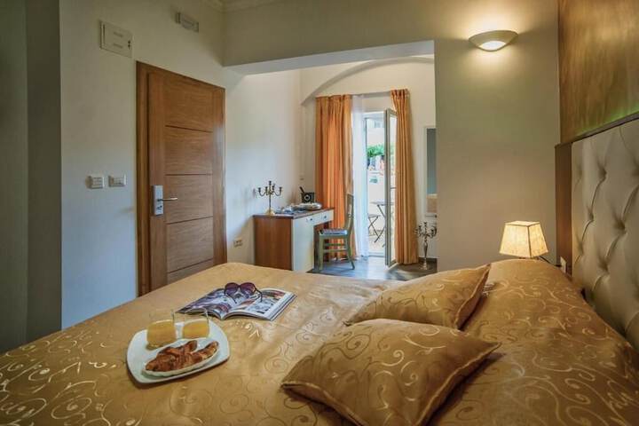 Room 10 of 37