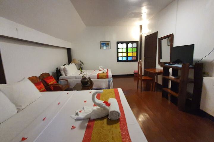 Room 34 of 141