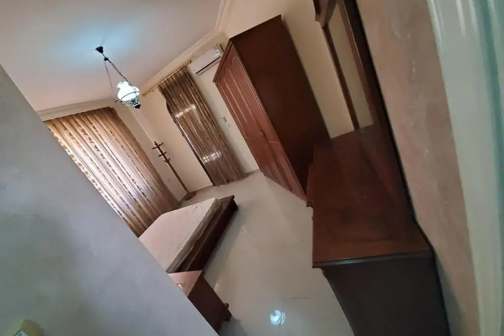 Room 9 of 14