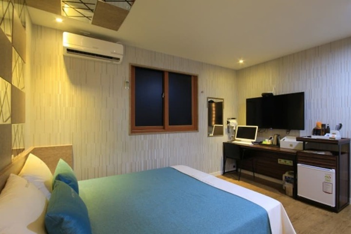 Room 37 of 48