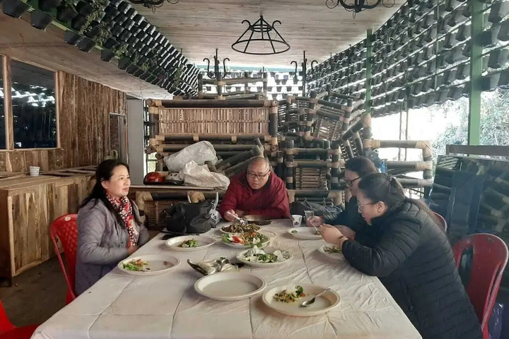 Dining 13 of 15