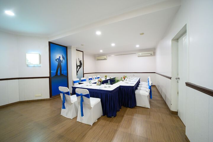 Ballroom/Hall 79 of 86