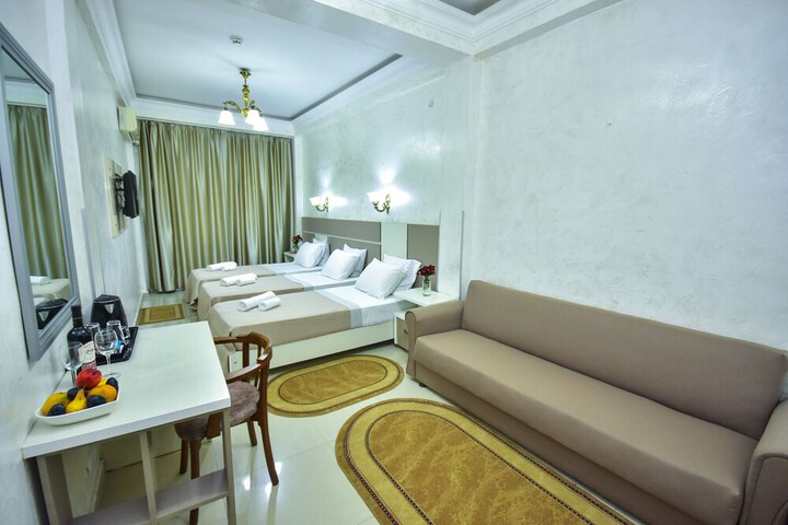 Room 9 of 42