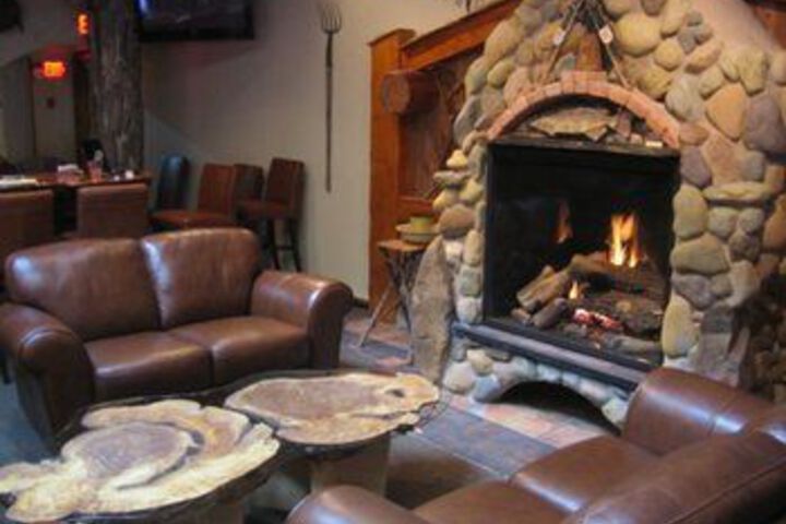 Lounge 29 of 50