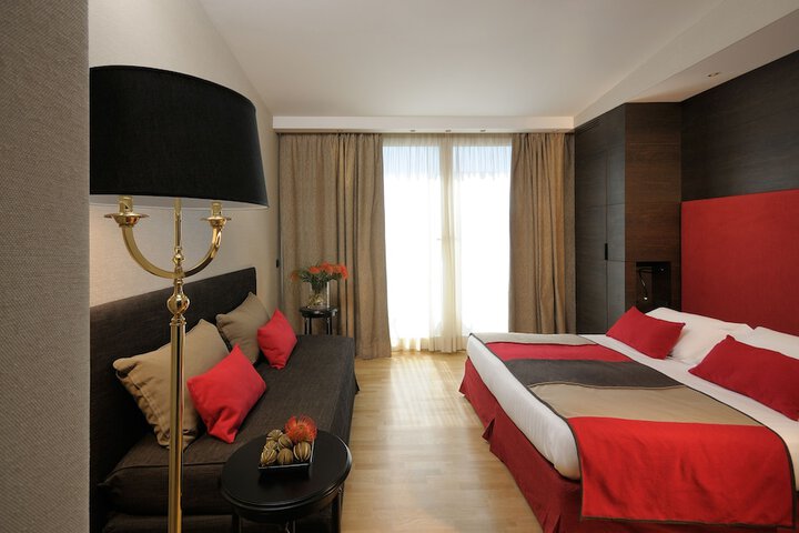 Room 12 of 82