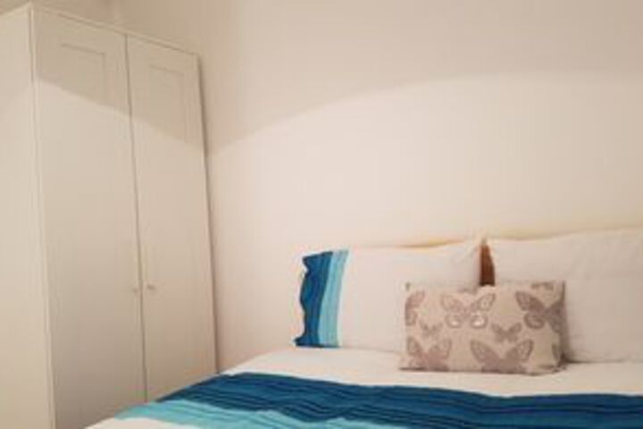 Room 11 of 17