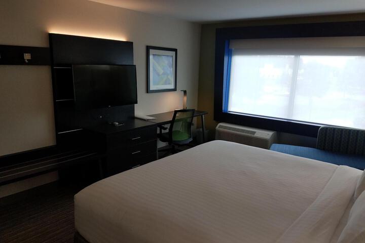 Standard King Bed Accessible (5 of 5)