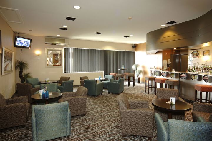 Lounge 40 of 44