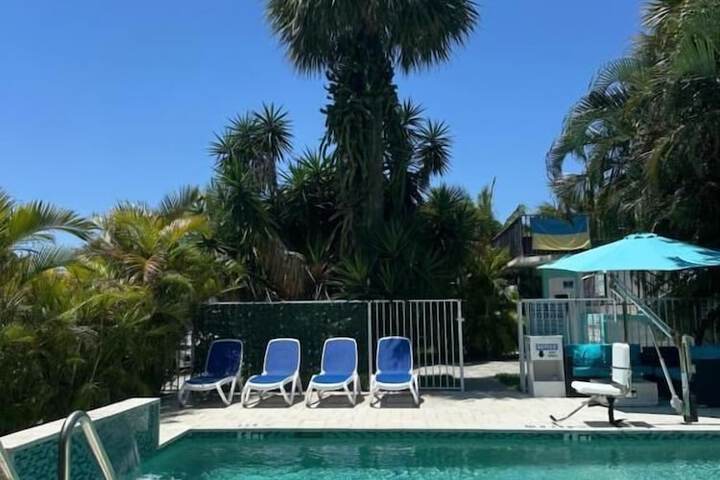 White Horse Motel in Lake Worth, FL