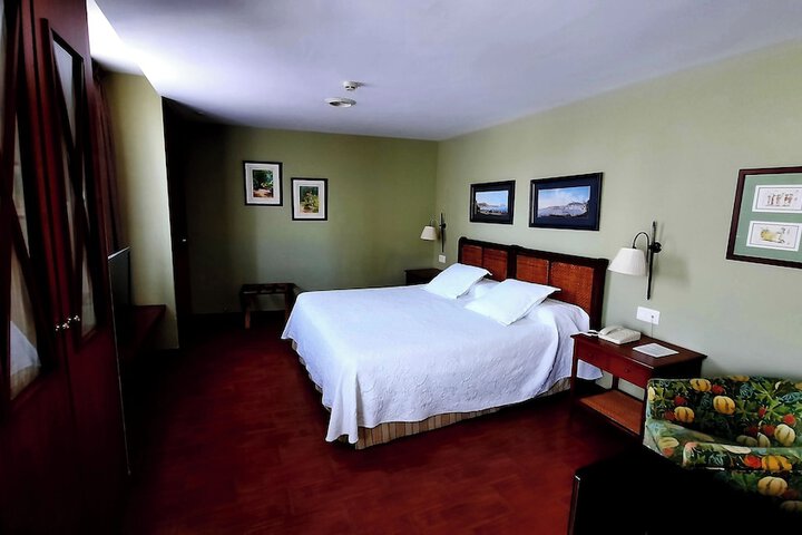 Room 9 of 76