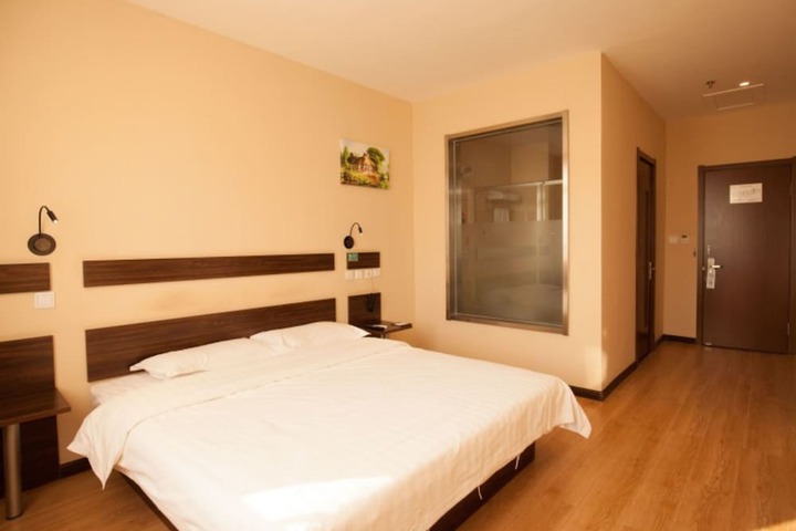 GreenTree Inn DaLian Ganjingzi District Airport New District Lazishan Express Hotel