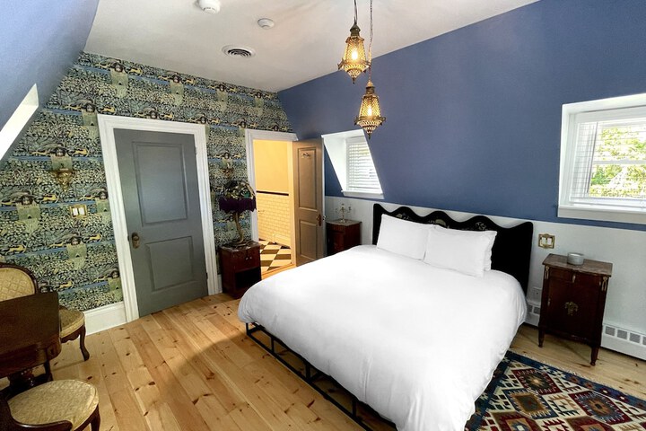 Room 18 of 33