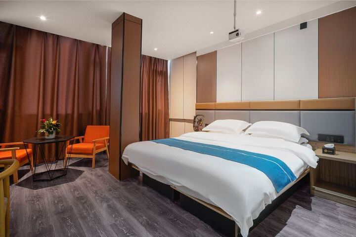 Platinum Hotel
