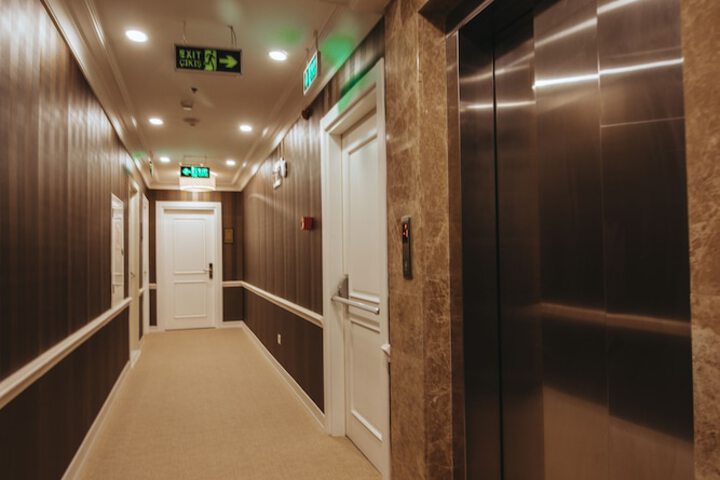 Ballroom/Hall 17 of 22