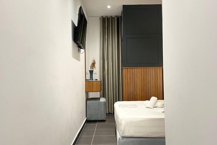 Room 32 of 50