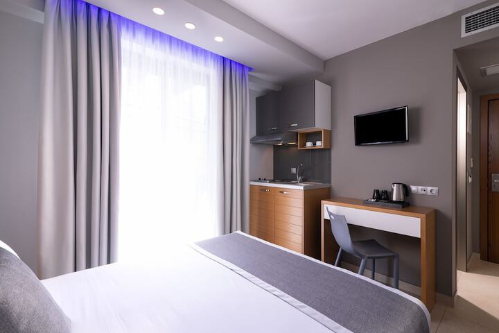 Room 6 of 17