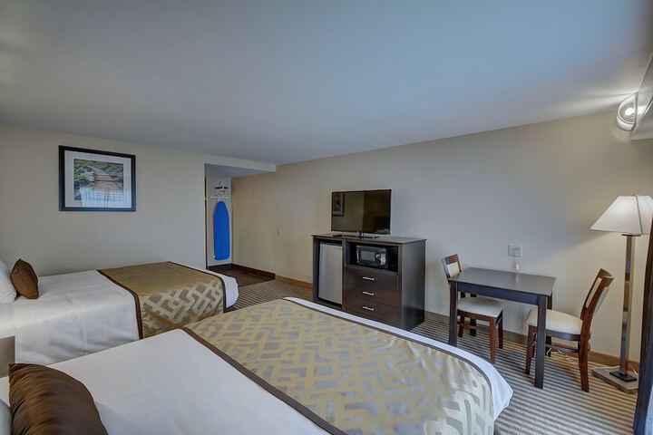 2 Queen Beds (6 of 8)