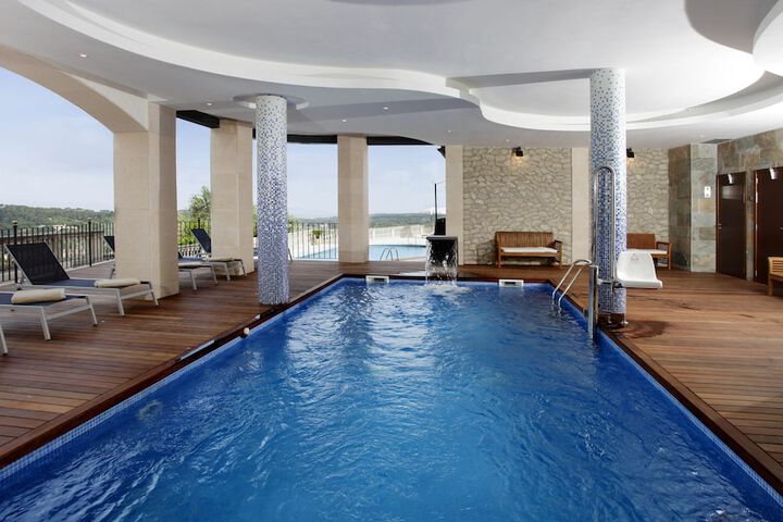 Pool 41 of 72