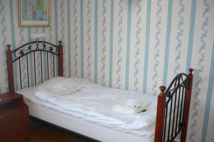 Room 9 of 63