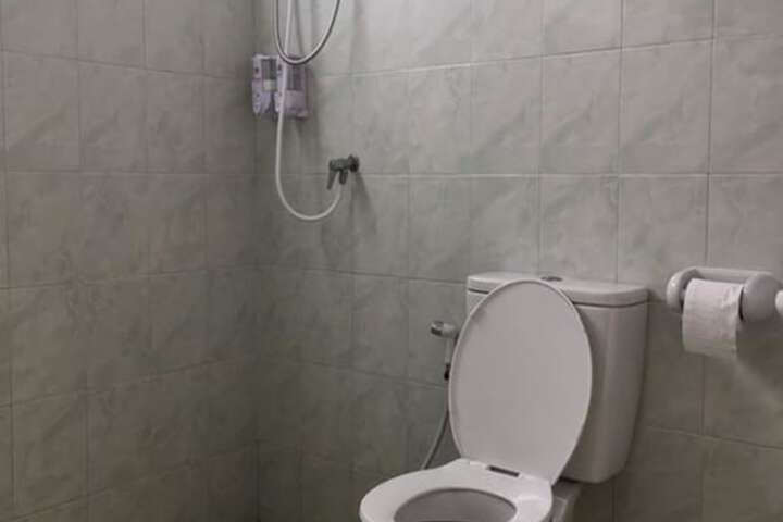 Room 9 of 18