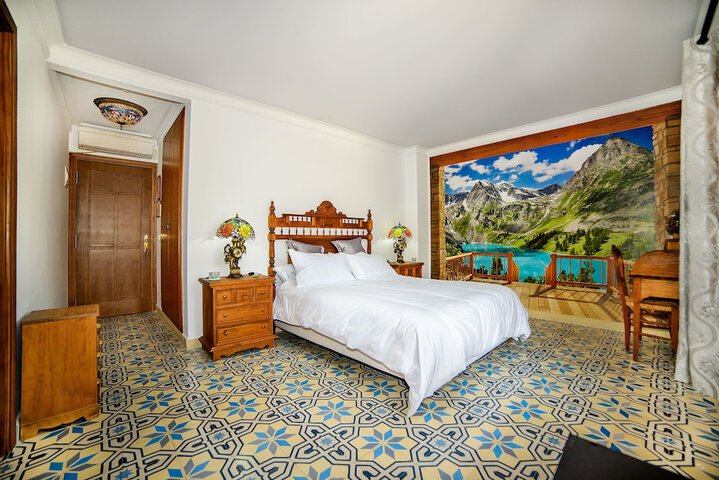 Room 14 of 28