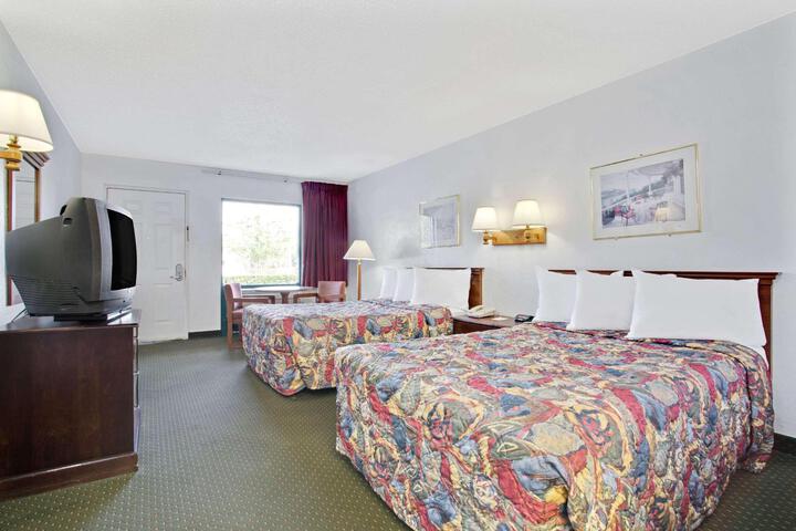 2 Double Beds (20 of 21)